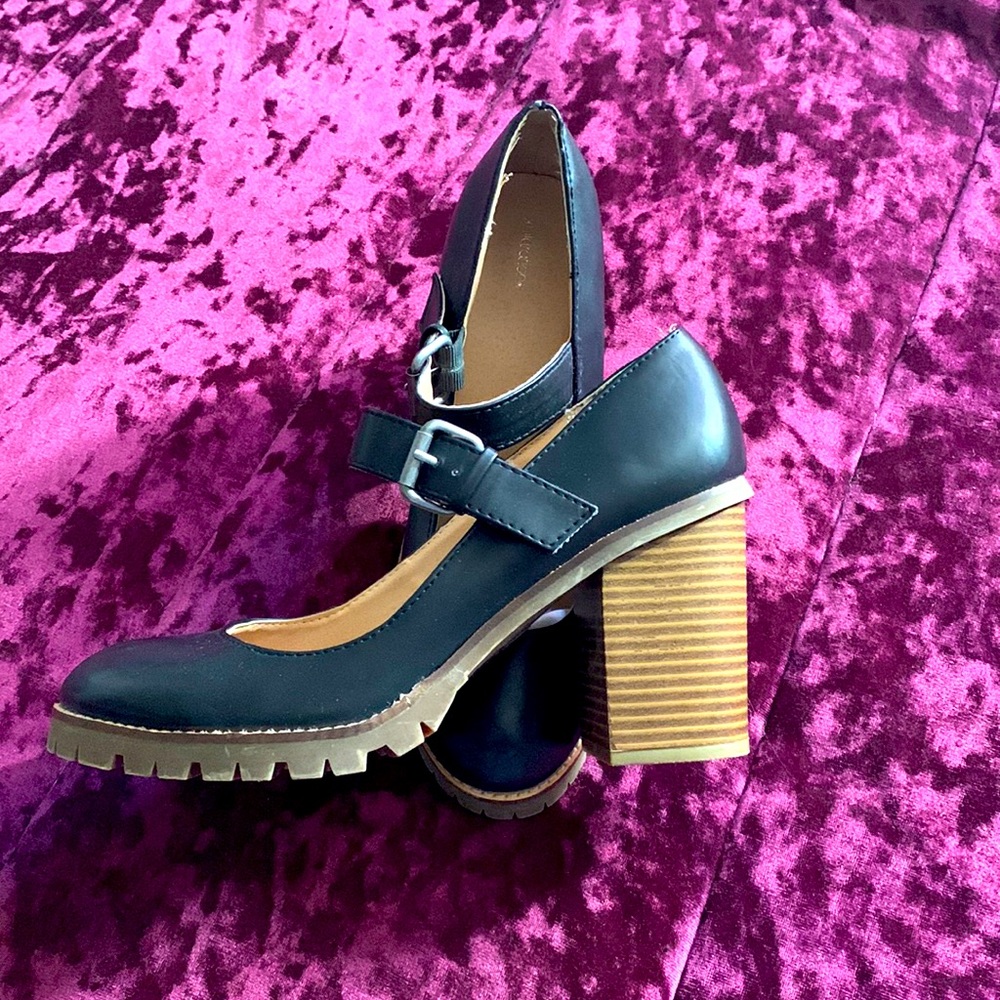 Xhilaration women size 9 block heel